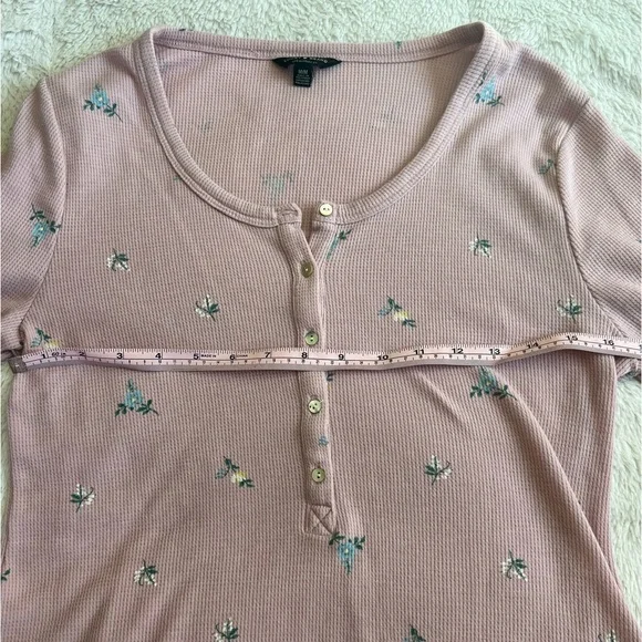 Lucky Brand Medium Pink Floral Waffle Henley Women’s Top - Picture 6 of 7